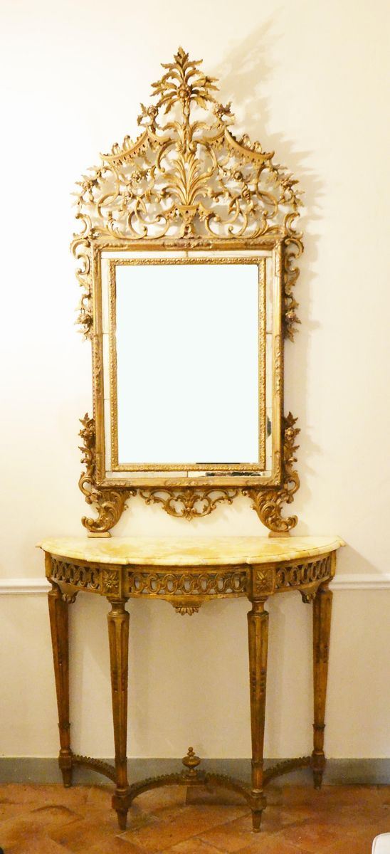Consolle, sec. XIX, in legno dorato e intagliato, piano in marmo,