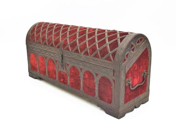 Baule da viaggio, sec. XIX, in legno,&nbsp;&nbsp;&nbsp;&nbsp;&nbsp;&nbsp;&nbsp;&nbsp;&nbsp;&nbsp;&nbsp;&nbsp;&nbsp;&nbsp;&nbsp;&nbsp;&nbsp;&nbsp;&nbsp;&nbsp;&nbsp;&nbsp;&nbsp;&nbsp;&nbsp;&nbsp;&nbsp;&nbsp;&nbsp;&nbsp;&nbsp;&nbsp;&nbsp;&nbsp;&nbsp;&nbsp;&nbsp;
