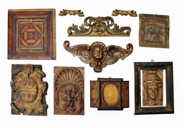Undici frammenti, dal sec. XVI al sec. XIX, in legno intaglaito e&nbsp;&nbsp;&nbsp;&nbsp;&nbsp;&nbsp;&nbsp;&nbsp;&nbsp;