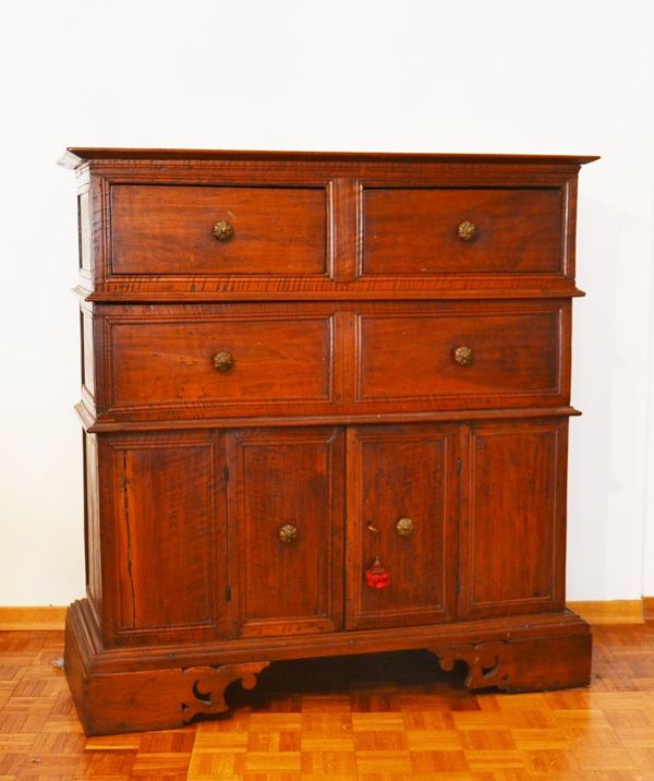  Credenza, sec. XVIII, in noce