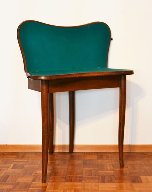 Tavolo da gioco, sec. XX, piano sagomato da aprirsi, cm 82x40x80