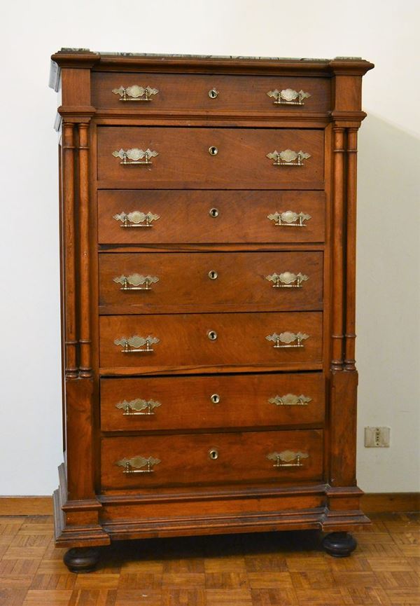 Settimino, fine sec. XIX, in mogano, fronte a sette cassetti tra colonne binate, piano in marmo grigio, piedi a trottola, cm 90x51x147&nbsp;&nbsp;&nbsp;&nbsp;&nbsp;&nbsp;&nbsp;&nbsp;&nbsp;&nbsp;&nbsp;&nbsp;&nbsp;&nbsp;&nbsp;&nbsp;&nbsp;&nbsp;&nbsp;&nbsp;&nbsp;&nbsp;&nbsp;&nbsp;&nbsp;&nbsp;&nbsp;