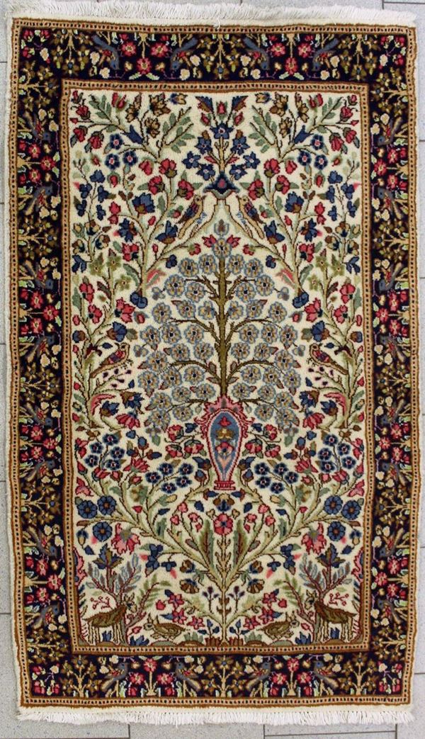 Tappeto persiano Kirman, sec.XX, ad impianto ad albero della vita, cm 154x88