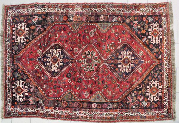 Tappeto persiano Yalameh, vecchia manifattura, campo a motivo geometrico, nei toni del rosso, cm 247x146