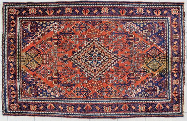 Tappeto persiano, sec. XX, impianto geometrico nei toni del rosso e del blu, cm 200x128