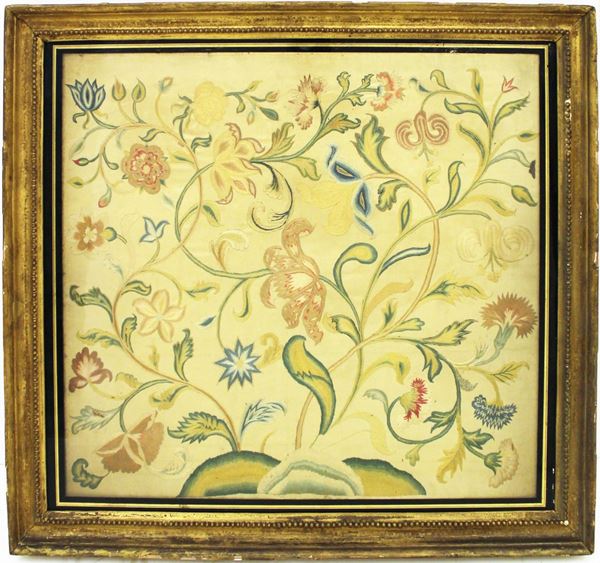 Pannello ricamato in seta, sec XVIII-XIX, raffigurante serti fioriti, cm 56x40&nbsp;&nbsp;&nbsp;&nbsp;&nbsp;&nbsp;&nbsp;&nbsp;&nbsp;&nbsp;&nbsp;&nbsp;&nbsp;&nbsp;&nbsp;&nbsp;&nbsp;&nbsp;&nbsp;&nbsp;&nbsp;&nbsp;&nbsp;&nbsp;&nbsp;&nbsp;&nbsp;&nbsp;&nbsp;&nbsp;&nbsp;&nbsp;&nbsp;&nbsp;&nbsp;&nbsp;&nbsp;&nbsp;&nbsp;&nbsp;&nbsp;&nbsp;&nbsp;&nbsp;&nbsp;&nbsp;&nbsp;&nbsp;&nbsp;&nbsp;&nbsp;&nbsp;&nbsp;&nbsp;&nbsp;&nbsp;&nbsp;&nbsp;&nbsp;&nbsp;&nbsp;&nbsp;&nbsp;&nbsp;&nbsp;&nbsp;&nbsp;&nbsp;&nbsp;