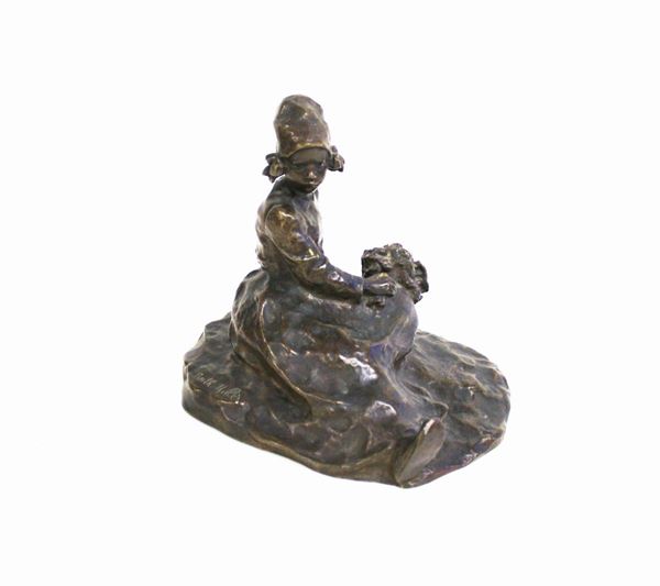 Scultura, fine sec. XIX, in bronzo, raffigurante fanciulla seduta con mazzo