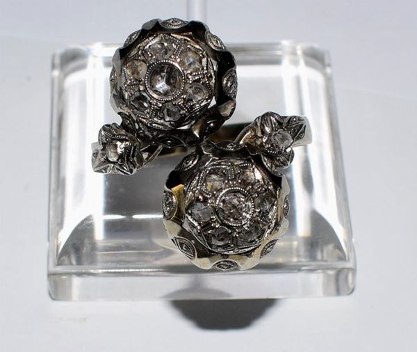 ANELLO IN ORO BIANCO E DIAMANTI                                           