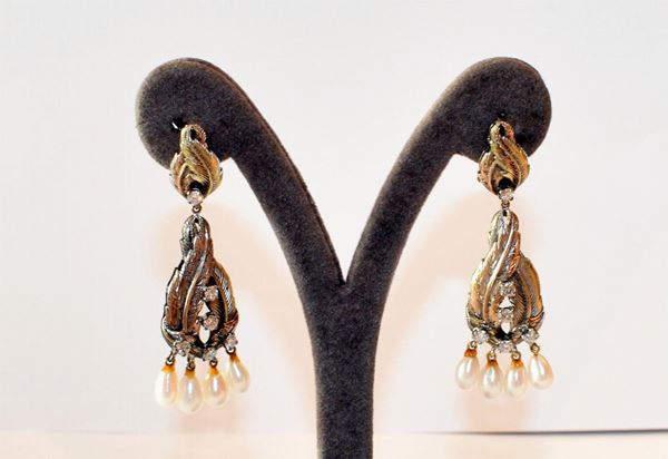 PAIO DI ORECCHINI IN ORO BIANCO, BRILLANTI E PERLE&nbsp;&nbsp;&nbsp;&nbsp;&nbsp;&nbsp;&nbsp;&nbsp;&nbsp;&nbsp;&nbsp;&nbsp;&nbsp;&nbsp;&nbsp;&nbsp;&nbsp;&nbsp;&nbsp;&nbsp;&nbsp;&nbsp;&nbsp;&nbsp;  - Asta GIOIELLI, ARGENTI, DIPINTI E OGGETTI D'ARTE ANTICA E CONTEMPORANEA - Poggio Bracciolini Casa d'Aste