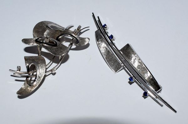 DUE SPILLE , IN ORO BIANCO, BRILLANNTI E ZAFFIRI&nbsp;&nbsp;&nbsp;&nbsp;&nbsp;&nbsp;&nbsp;&nbsp;&nbsp;&nbsp;&nbsp;&nbsp;&nbsp;&nbsp;&nbsp;&nbsp;&nbsp;&nbsp;&nbsp;&nbsp;&nbsp;&nbsp;&nbsp;&nbsp;&nbsp;&nbsp;  - Asta GIOIELLI, ARGENTI, DIPINTI E OGGETTI D'ARTE ANTICA E CONTEMPORANEA - Poggio Bracciolini Casa d'Aste