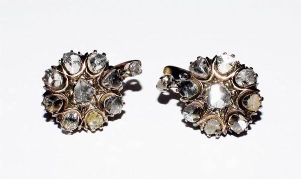 PAIO DI ORECCHINI A MONACHELLA IN ORO E DIAMANTI&nbsp;&nbsp;&nbsp;&nbsp;&nbsp;&nbsp;&nbsp;&nbsp;&nbsp;&nbsp;&nbsp;&nbsp;&nbsp;&nbsp;&nbsp;&nbsp;&nbsp;&nbsp;&nbsp;&nbsp;&nbsp;&nbsp;&nbsp;&nbsp;&nbsp;&nbsp;  - Asta GIOIELLI, ARGENTI, DIPINTI E OGGETTI D'ARTE ANTICA E CONTEMPORANEA - Poggio Bracciolini Casa d'Aste