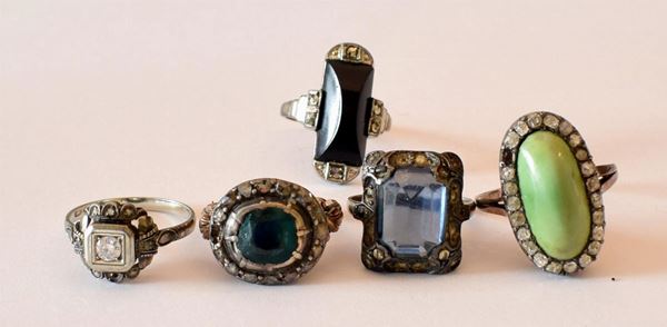 QUATTRO ANELLI , INIZI SEC. XX IN ORO A BASSO TITOLO  - Asta GIOIELLI, ARGENTI, DIPINTI E OGGETTI D'ARTE ANTICA E CONTEMPORANEA - Poggio Bracciolini Casa d'Aste
