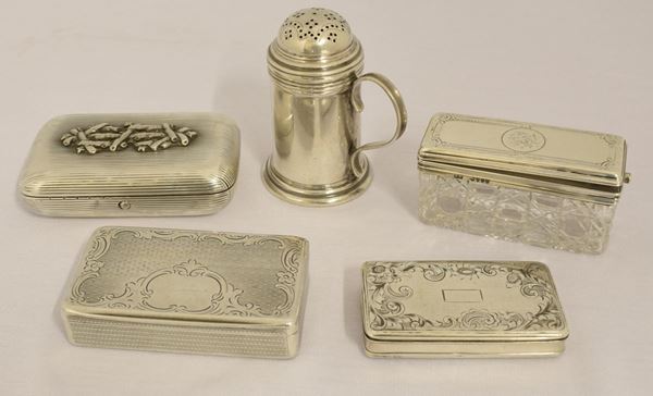 LOTTO DI PORTASIGARETTE, PORTA TABACCO, E VARI&nbsp;&nbsp;&nbsp;&nbsp;&nbsp;&nbsp;&nbsp;&nbsp;&nbsp;&nbsp;&nbsp;&nbsp;&nbsp;&nbsp;&nbsp;&nbsp;&nbsp;&nbsp;&nbsp;&nbsp;&nbsp;&nbsp;&nbsp;&nbsp;&nbsp;&nbsp;&nbsp;&nbsp;  - Asta GIOIELLI, ARGENTI, DIPINTI E OGGETTI D'ARTE ANTICA E CONTEMPORANEA - Poggio Bracciolini Casa d'Aste