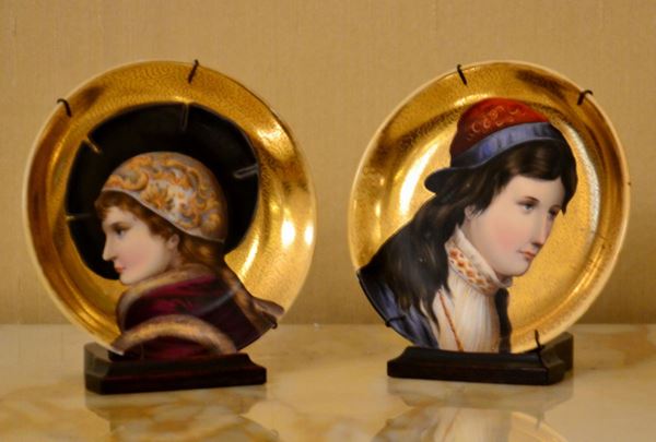 Coppia di piattini, sec. XIX, in ceramica dipinta