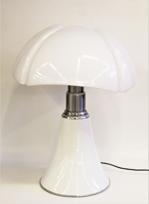 Lampada, sec. XX, designer Gae Aulenti per Martinelli Luce, modello       