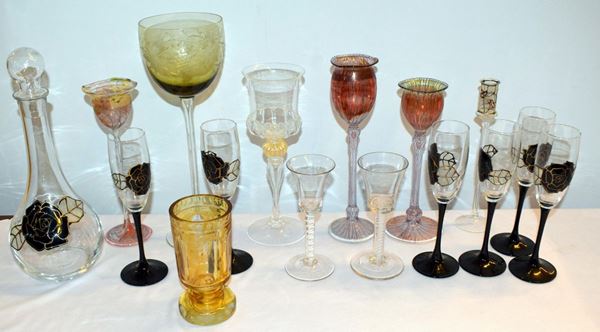 Lotto di sedici tra bicchieri, bottiglia e vari  - Asta GIOIELLI, ARGENTI, DIPINTI E OGGETTI D'ARTE ANTICA E CONTEMPORANEA - Poggio Bracciolini Casa d'Aste