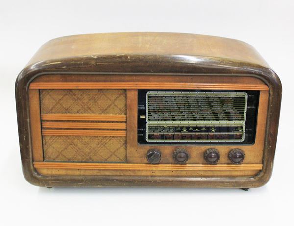 Radio valvolare, anni 40, cassa in legno, non testata cm 63x28x35&nbsp;&nbsp;&nbsp;&nbsp;&nbsp;&nbsp;&nbsp;&nbsp;&nbsp;