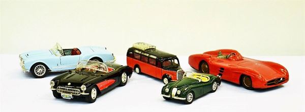 Cinque modellini di automobili, anni 60,&nbsp;&nbsp;&nbsp;&nbsp;&nbsp;&nbsp;&nbsp;&nbsp;&nbsp;&nbsp;&nbsp;&nbsp;&nbsp;&nbsp;&nbsp;&nbsp;&nbsp;&nbsp;&nbsp;&nbsp;&nbsp;&nbsp;&nbsp;&nbsp;&nbsp;&nbsp;&nbsp;&nbsp;&nbsp;&nbsp;&nbsp;&nbsp;&nbsp;&nbsp;