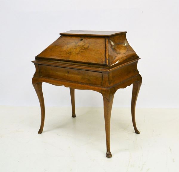 Piccolo scrittoio a ribalta, Lombardia,  - Asta GIOIELLI, ARGENTI, DIPINTI E OGGETTI D'ARTE ANTICA E CONTEMPORANEA - Poggio Bracciolini Casa d'Aste