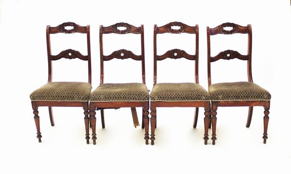 Quattro sedie, sec. XIX, in mogano, schienale a doppia fascia sagomata e intagliata, seduta rivestita in velluto a motivo a losanghe, gambe anteriori tornite, alt. cm 92, (4)