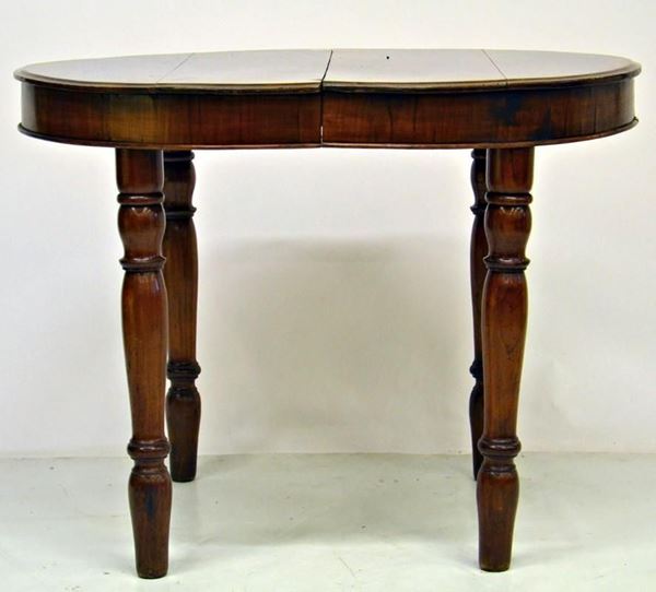 Tavolo, inizi sec. XX, lastronato in radica,  - Asta GIOIELLI, ARGENTI, DIPINTI E OGGETTI D'ARTE ANTICA E CONTEMPORANEA - Poggio Bracciolini Casa d'Aste