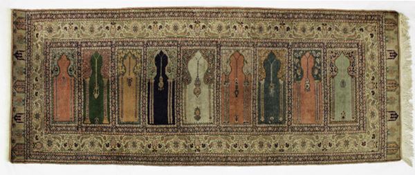 Tappeto galleria, Persia, sec. XX, impianto multicolore a motivi architettonici, cm 230x90
