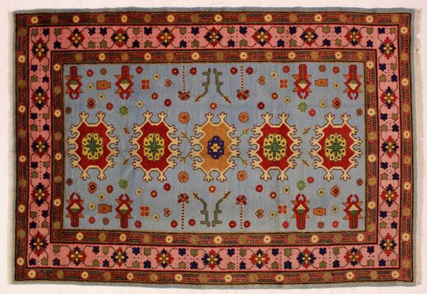 Tappeto Uzbek, vecchia manifattura, a motivo floreale stilizzato nei toni del celeste, rosa, rosso e blu, cm 245x156