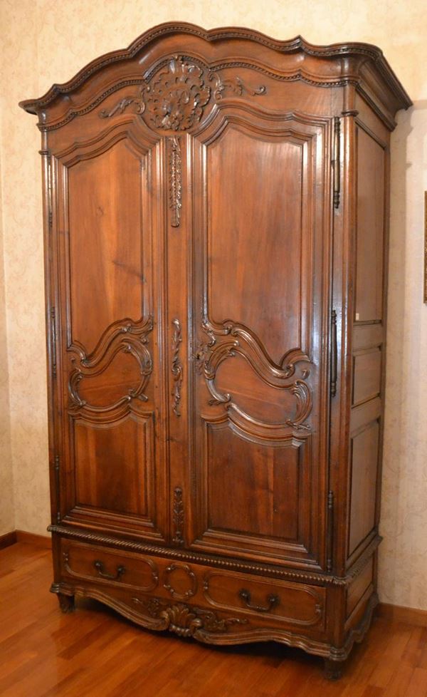 Armadio, Provenza, sec. XVIII, in noce,  - Asta GIOIELLI, ARGENTI, DIPINTI E OGGETTI D'ARTE ANTICA E CONTEMPORANEA - Poggio Bracciolini Casa d'Aste