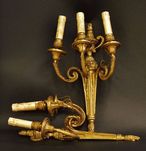 Coppia di applique, inizi sec. XX, in bronzo dorato,