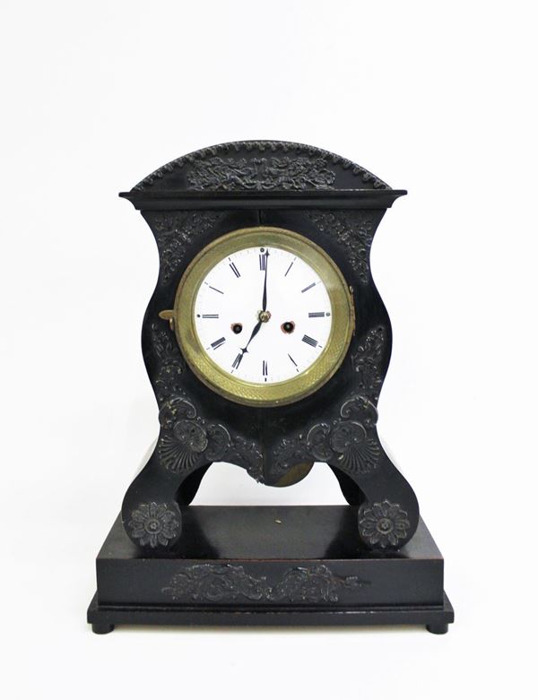 Orologio da tavolo, Restaurazione, cassa in legno ebanizzato decorato con&nbsp;