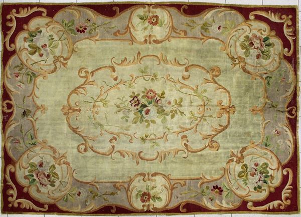 Tappeto aubusson, Francia, sec. XIX/XX, nei toni del vinaccia e del crema, 