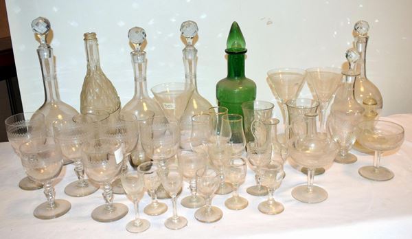 Lotto di dieci bottiglie e circa cento bicchieri&nbsp;&nbsp;&nbsp;&nbsp;&nbsp;&nbsp;&nbsp;&nbsp;&nbsp;&nbsp;&nbsp;&nbsp;&nbsp;&nbsp;&nbsp;&nbsp;&nbsp;&nbsp;&nbsp;&nbsp;&nbsp;&nbsp;&nbsp;&nbsp;&nbsp;&nbsp;  - Asta ASTA A TEMPO - ANTIQUARIATO E COLLEZIONISMO - Poggio Bracciolini Casa d'Aste
