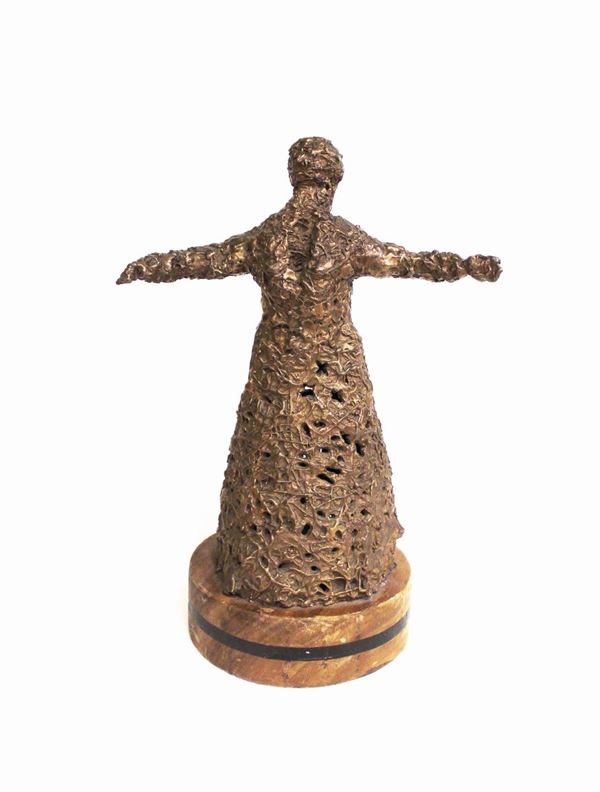 Scultura, sec. XX, in metallo patinato, raffigurante figura femminile, su&nbsp;