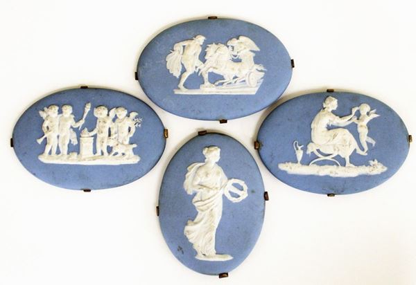 Quatto placche, Inghilterra, sec. XX, nello stile Wedgwood, cm 6x10 (4)&nbsp;&nbsp;&nbsp;