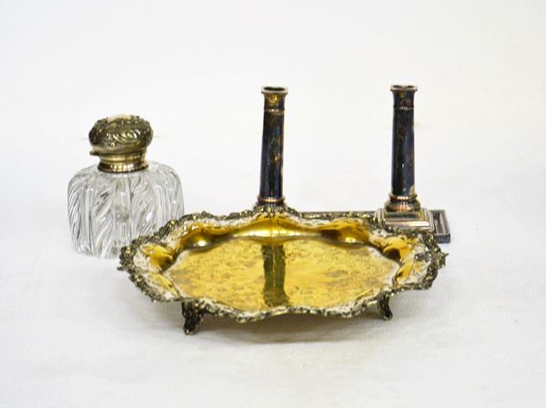 Due candelabri, una bottiglietta,&nbsp;&nbsp;&nbsp;&nbsp;&nbsp;&nbsp;&nbsp;&nbsp;&nbsp;&nbsp;&nbsp;&nbsp;&nbsp;&nbsp;&nbsp;&nbsp;&nbsp;&nbsp;&nbsp;&nbsp;&nbsp;&nbsp;&nbsp;&nbsp;&nbsp;&nbsp;&nbsp;&nbsp;&nbsp;&nbsp;&nbsp;&nbsp;&nbsp;&nbsp;&nbsp;&nbsp;&nbsp;&nbsp;&nbsp;&nbsp;&nbsp;