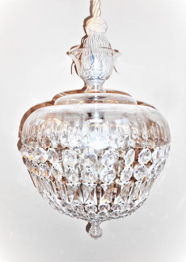 Lampadario, sec. XX, a paniera, in vetro con gocce, una luce, cm 32x40&nbsp;&nbsp;&nbsp;&nbsp;