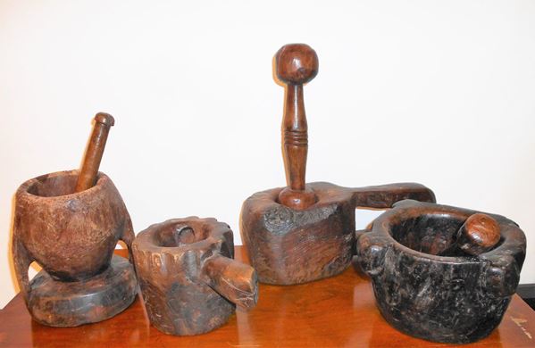 Quattro mortai, sec. XIX-XX, in legno, varie misure&nbsp;&nbsp;&nbsp;&nbsp;&nbsp;&nbsp;&nbsp;&nbsp;&nbsp;&nbsp;&nbsp;&nbsp;&nbsp;&nbsp;&nbsp;&nbsp;&nbsp;&nbsp;&nbsp;&nbsp;&nbsp;&nbsp;&nbsp;