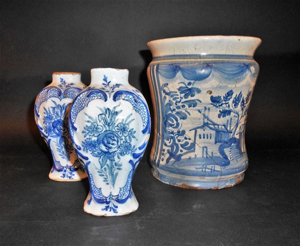 Alberello, sec. XVIII, in maiolica decorata a paesaggio, cm 17, difetti&nbsp;&nbsp;&nbsp;