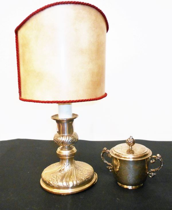 Coppe con coperchio, Londra, 1904, in argetno inciso ad animali e fiori   