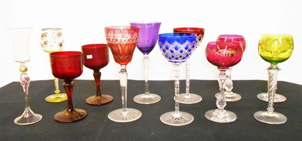 Dodici bicchieri, sec. XX, in vetro di Murano, da cm 15 a cm 21 (12)&nbsp;&nbsp;&nbsp;&nbsp;&nbsp;&nbsp;