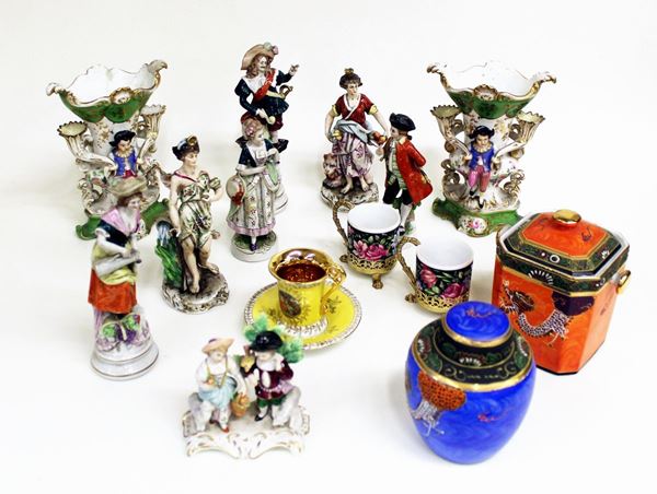 Quattordici tra piccole sculture, contenitori,&nbsp;&nbsp;&nbsp;&nbsp;&nbsp;&nbsp;&nbsp;&nbsp;&nbsp;&nbsp;&nbsp;&nbsp;&nbsp;&nbsp;&nbsp;&nbsp;&nbsp;&nbsp;&nbsp;&nbsp;&nbsp;&nbsp;&nbsp;&nbsp;&nbsp;&nbsp;&nbsp;&nbsp;