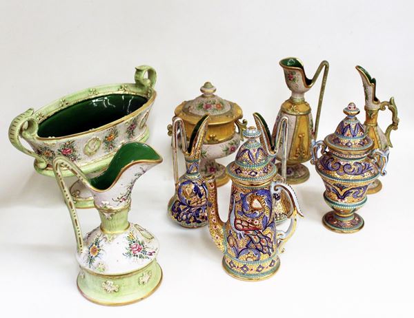Nove tra versatoi, jatte, caffettiere, sec. XX&nbsp;&nbsp;&nbsp;&nbsp;&nbsp;&nbsp;&nbsp;&nbsp;&nbsp;&nbsp;&nbsp;&nbsp;&nbsp;&nbsp;&nbsp;&nbsp;&nbsp;&nbsp;&nbsp;&nbsp;&nbsp;&nbsp;&nbsp;&nbsp;&nbsp;&nbsp;&nbsp;&nbsp;  - Asta ASTA A TEMPO - ANTIQUARIATO E COLLEZIONISMO - Poggio Bracciolini Casa d'Aste