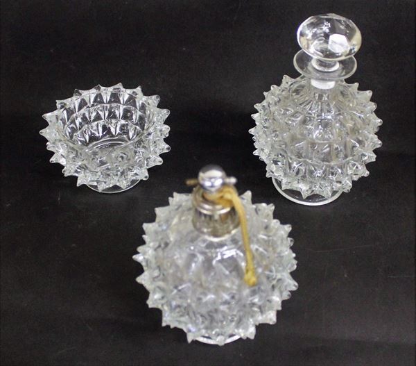 &nbsp;Set da toilette, Murano, sec. XX, manifattura Toso e Barovier, in vetro incolore rostrato alt. cm 15,5 (3) difetti&nbsp;