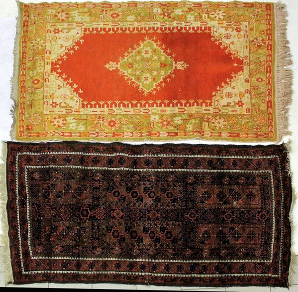 Tappeto, sec. XX, Uscak, impianto geometrico nei toni del rosso e del verde