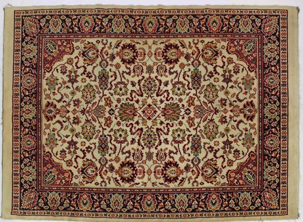 Tappeto, sec. XX, impianto floreale su campo beige, fascia di bordura nei&nbsp;