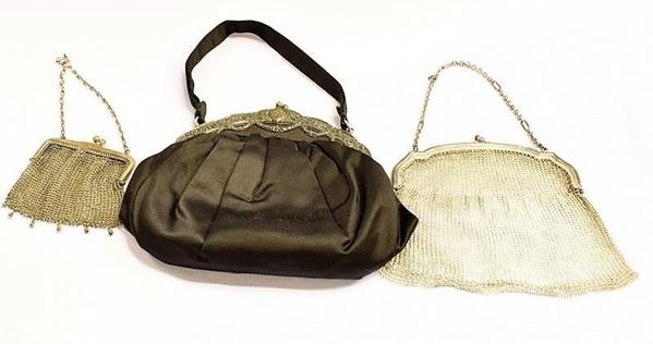 Due borsette e una pochette , sec. XX&nbsp;&nbsp;&nbsp;&nbsp;&nbsp;&nbsp;&nbsp;&nbsp;&nbsp;&nbsp;&nbsp;&nbsp;&nbsp;&nbsp;&nbsp;&nbsp;&nbsp;&nbsp;&nbsp;&nbsp;&nbsp;&nbsp;&nbsp;&nbsp;&nbsp;&nbsp;&nbsp;&nbsp;&nbsp;&nbsp;&nbsp;&nbsp;&nbsp;&nbsp;&nbsp;&nbsp;&nbsp;