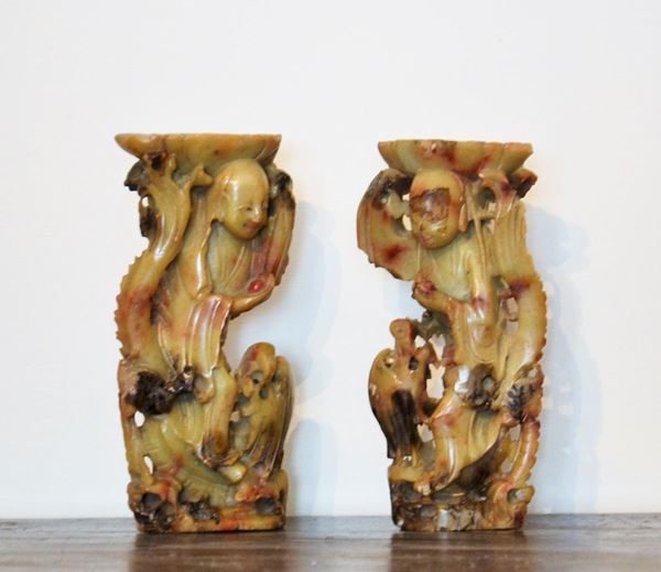 Due sculture, Cina, sec. XX, in pietra saponaria, figure maschili nell'&nbsp;&nbsp;&nbsp;