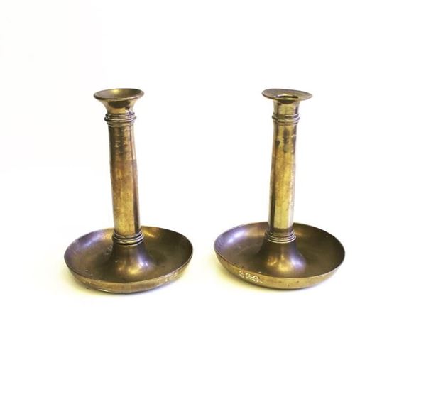 Coppia di portacandele, sec. XIX, in ottone,&nbsp;&nbsp;&nbsp;&nbsp;&nbsp;&nbsp;&nbsp;&nbsp;&nbsp;&nbsp;&nbsp;&nbsp;&nbsp;&nbsp;&nbsp;&nbsp;&nbsp;&nbsp;&nbsp;&nbsp;&nbsp;&nbsp;&nbsp;&nbsp;&nbsp;&nbsp;&nbsp;&nbsp;&nbsp;&nbsp;