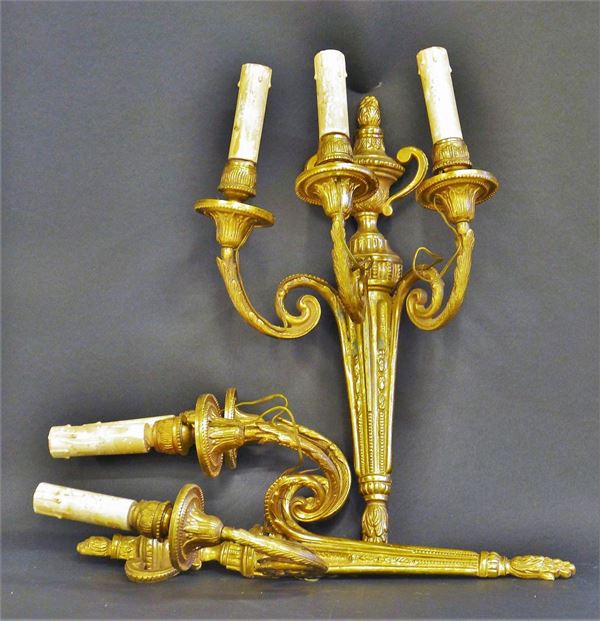 Coppia di applique, inizi sec. XX, in bronzo dorato,&nbsp;&nbsp;&nbsp;&nbsp;&nbsp;&nbsp;&nbsp;&nbsp;&nbsp;&nbsp;&nbsp;&nbsp;&nbsp;&nbsp;&nbsp;&nbsp;&nbsp;&nbsp;&nbsp;&nbsp;&nbsp;&nbsp;