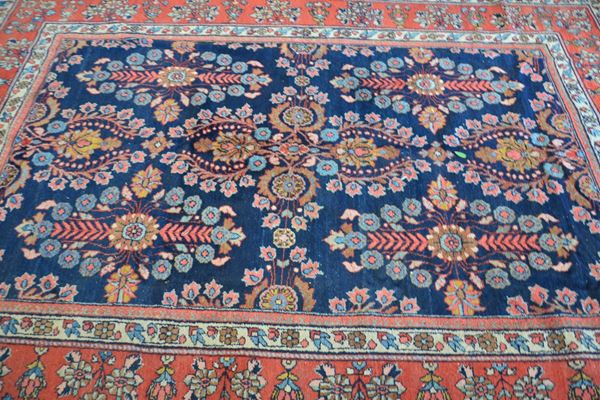 Tappeto persiano, sec. XX, fondo blu con cornice rossa, disegni floreali,&nbsp;